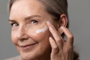 Bukan pakai skincare antiaging, ini cara pudarkan kerutan dan garis halus dengan 2 jenis bahan pemanis