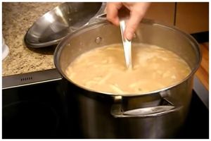 Bukan ditambah air atau kentang, ini trik atasi masakan berkuah yang keasinan pakai 1 bahan makanan