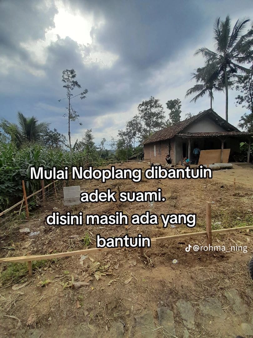 Perjuangan pasangan bangun rumah tanpa tukang ini bikin salut, material dimakan rayap tetap lanjut