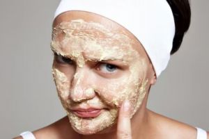 Tak perlu tambahan madu, ini trik membuat scrub wajah untuk kulit sensitif pakai 2 jenis bahan makanan