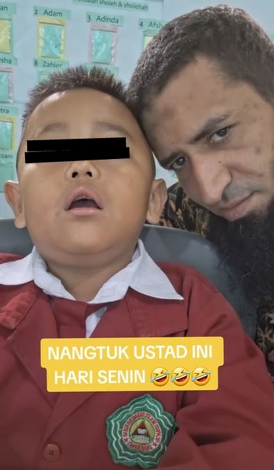 Cara guru bangunkan muridnya yang tidur ini tuai pujian, ekspresi si anak bikin nyengir