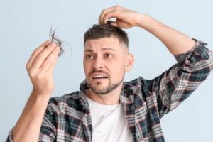 Bukan pakai cengkeh dan rosemary, ini trik mengurangi rambut rontok pria dengan 1 jenis tanaman herbal