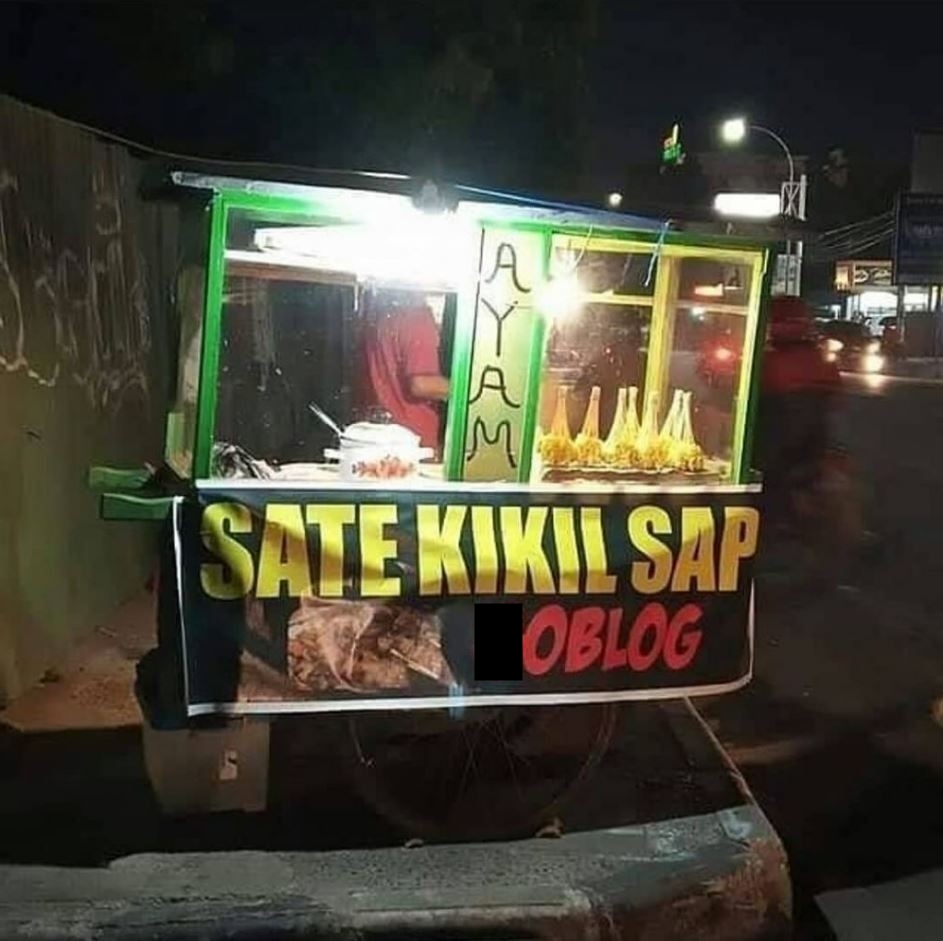 11 Potret kocak tulisan di gerobak pedagang ini menawarkan menu nyeleneh, bikin mikir keras