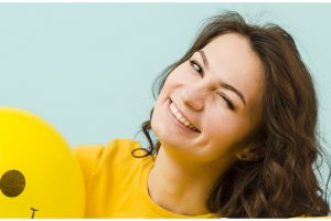 Tak gunakan buah pepaya, ini cara samarkan garis senyum hanya pakai 1 bahan minuman