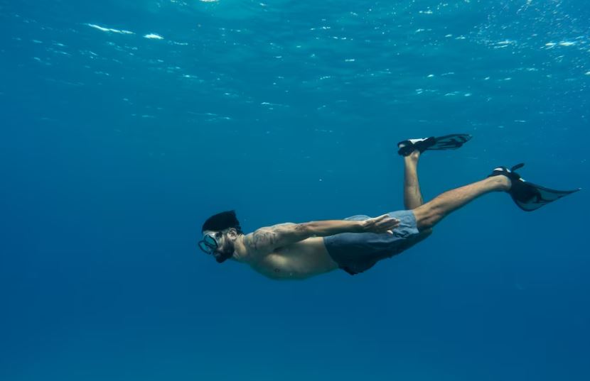11 Arti mimpi berenang menurut primbon Jawa, menggambarkan kegundahan hati