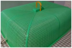 Aksi pria tunjukkan fungsi lain tudung saji ini kreatif banget, masak jadi lebih praktis