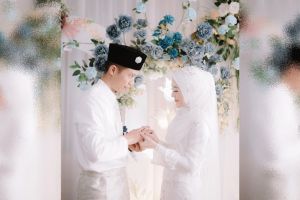 Kini tak lagi segan pamer kemesraan, intip 9 potret bucin Larissa Chou dan Ikram Rosadi