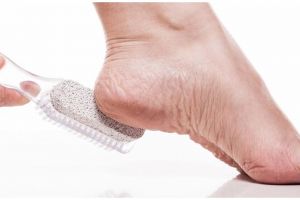 Hanya dalam 10 menit, ini cara haluskan tumit kaki pecah-pecah menghitam pakai 1 bahan herbal