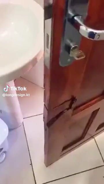 Modifikasi pintu nggak bisa ditutup karena terhalang wastafel ini nyeleneh tapi bisa ditiru