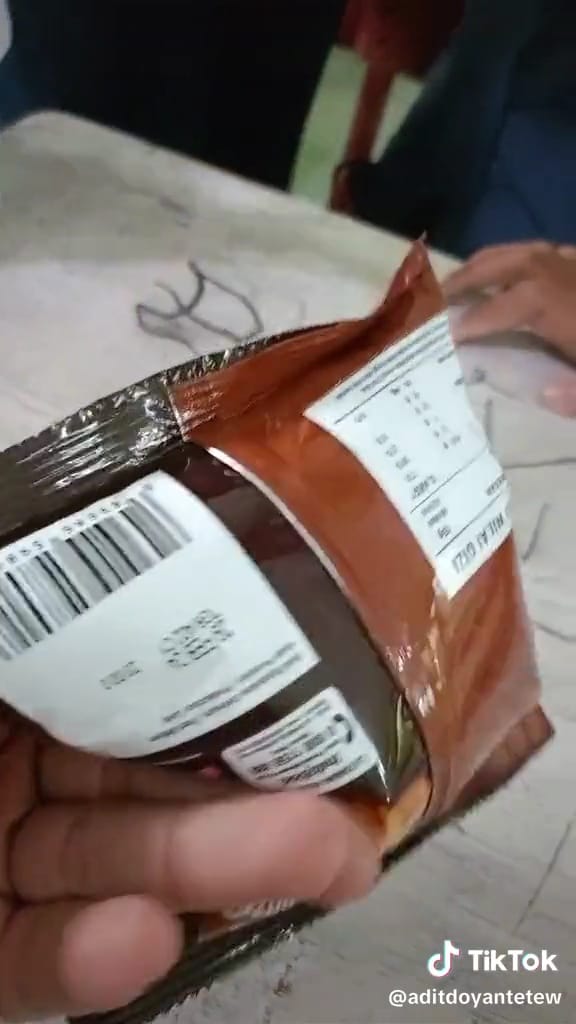 Hidup lagi capek-capeknya malah ketemu camilan keripik isinya cuma satu keping, bikin geleng kepala