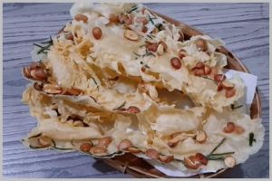 Tanpa perlu digoreng dua kali, ini trik bikin peyek semakin tipis dan renyah tahan lama
