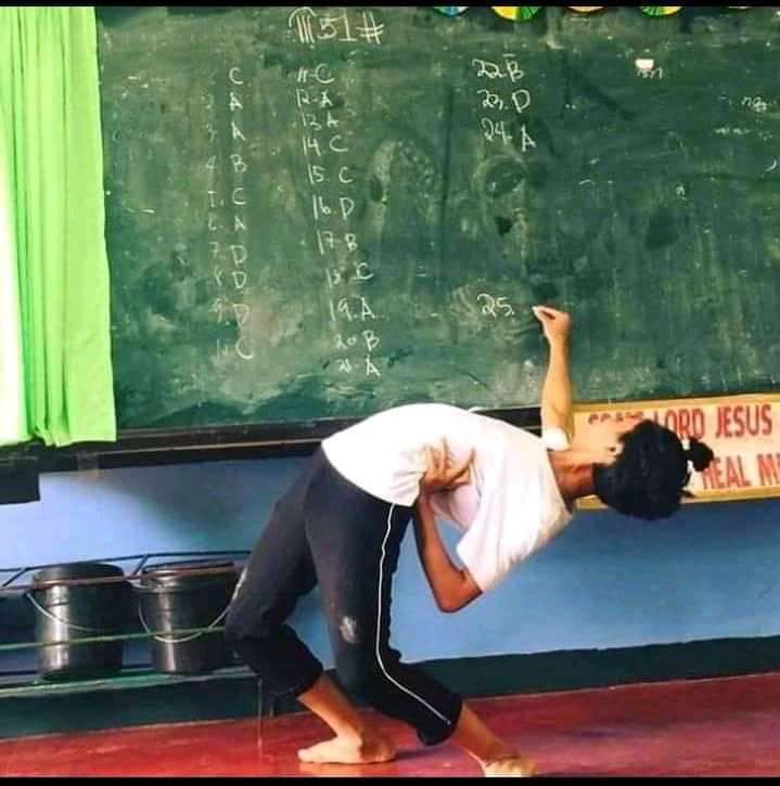 11 Potret kocak aksi murid pas disuruh maju sama guru di depan kelas ini ada-ada aja tingkahnya