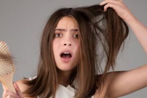 Tak perlu tambahan lidah buaya, ini trik kurangi rambut rontok berlebih pakai 1 jenis sayuran