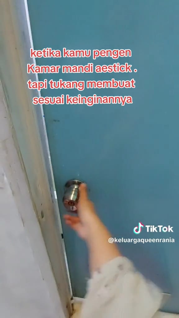 Toilet pengin minimalis ini bikin penggunanya nggak bisa buang hajat, letak jambannya nyeleneh pol