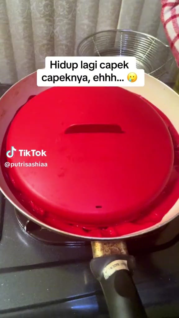 Wanita masak nasi di panci pakai tutup Tupperware ini endingnya sesuai dugaan netizen