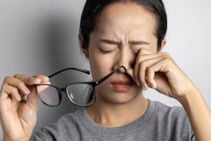 Tanpa eye krim, ini cara mencerahkan mata panda agar tampak segar hanya pakai 1 bahan rempah