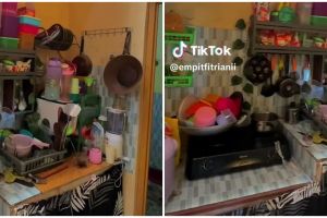 Bisa jadi ide emak-emak, makeover dapur kolong tangga penuh perkakas ini hasilnya estetik abis