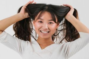 Tumbuhnya lebat dikira pakai hair extension, ini trik suburkan rambut mudah rontok pakai 1 jenis daun