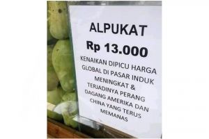 12 Potret kocak marketing pedagang mengakali kenaikan harga, triknya ada-ada aja
