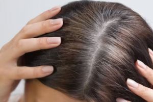 Tak cuma pakai minyak kelapa, ini cara bikin uban jadi kembali hitam dengan tambahan 1 jenis rempah