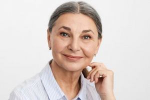 Usia 60 jadi tampak seperti 40 tahun, ini cara bikin wajah awet muda bebas keriput pakai 3 bahan alami