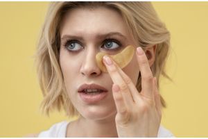 Tak perlu oleskan masker pisang, ini cara kencangkan kulit di area mata hanya pakai 1 jenis tepung