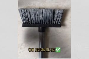 Cuma modal satu bahan, ini cara bikin lantai rumah bebas debu dan kotoran tanpa gunakan vakum