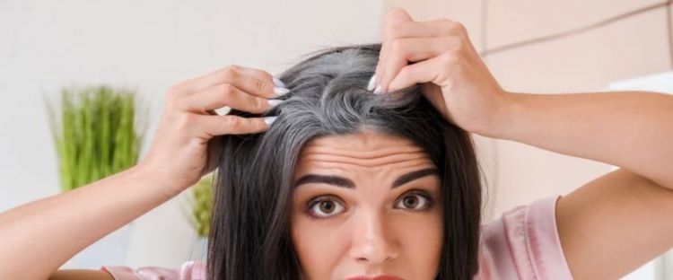 Tak cuma minyak kelapa, ini trik atasi tumbuhnya uban prematur dengan tambahan 1 jenis bubuk buah