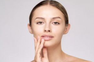 Tak cuma tepung beras, ini cara bikin wajah belang jadi putih dan glowing pakai 1 jenis buah-buahan