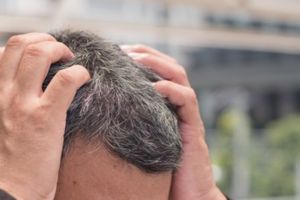 Tanpa jintan hitam, ini trik bikin hair tonic pencegah uban tumbuh cepat pakai 2 jenis daun