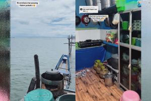 9 Potret dapur kayu rumah panggung di atas laut, sederhana tapi penataannya tuai pujian warganet