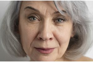 Tanpa tambahan madu, ini trik hilangkan garis halus di wajah pakai night cream dari 2 bahan alami