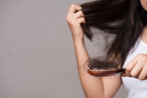 Tak perlu sampo khusus, ini cara hentikan rontok agar rambut tumbuh lebat pakai 1 rempah masak
