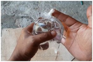 Tanpa karet gelang atau tali rafia, ini trik mengikat plastik es batu cuma pakai 1 alat sederhana