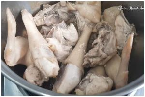 Tanpa daun nangka atau pepaya, trik rebus ayam tua agar cepat empuk & bebas amis pakai 1 jenis buah