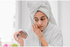11 Rekomendasi skincare untuk jerawat dengan kandungan AHA BHA di bawah Rp 150 ribu, bikin wajah mulus