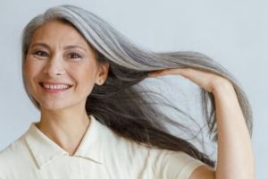 Rambut hitam tanpa masker cengkeh, ini trik mengatasi uban akibat faktor usia cuma pakai 1 jenis sayur