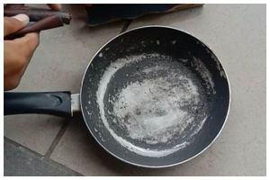 Cara mudah memperbaiki lapisan teflon rusak agar bisa digunakan kembali modal Rp2.000