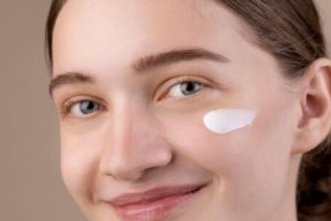 13 Rekomendasi skincare malam untuk cerahkan wajah harga di bawah Rp 200 ribu, glowing dan antikusam
