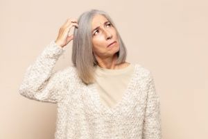 Tanpa buah alpukat, ini trik bikin rambut minim uban walau di usia tua pakai 2 jenis rempah dapur