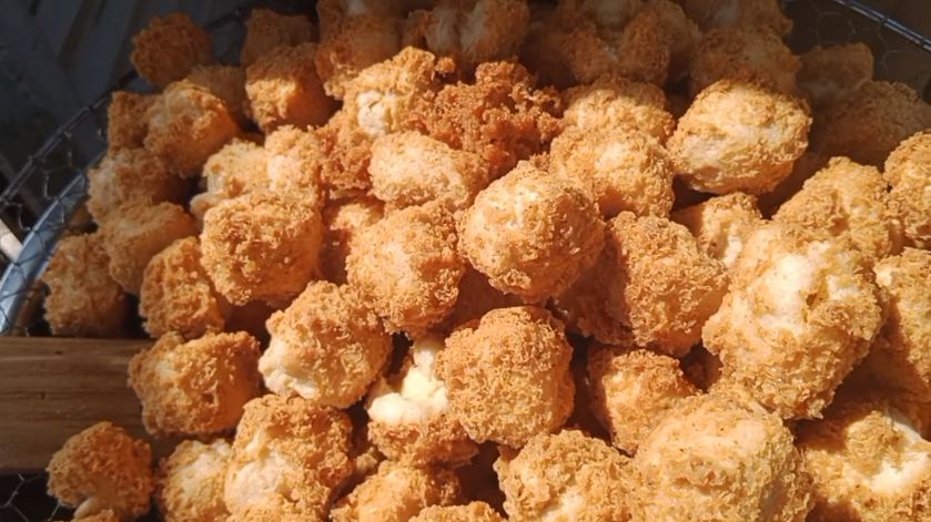 Tanpa baking powder atau maizena, ini trik bikin tahu krispi semakin keriting dan renyah tahan lama