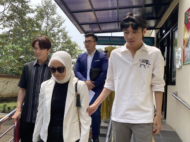 Okie Agustina resmi gugat cerai Gunawan Dwi Cahyo, ditemani Keisha Alvaro ke pengadilan agama