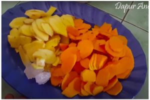 Nggak perlu dicuci, ini cara cepat bersihkan noda kunyit di pisau cuma pakai 1 bahan sambal
