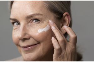 Usia 60 tampak 10 tahun lebih muda, ini trik membuat krim antiaging hanya pakai 2 jenis daun