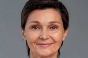 Tanpa rose water, ini cara kencangkan kerutan di wajah agar awet muda pakai 1 jenis kacang-kacangan