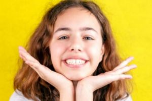 11 Skincare mencerahkan wajah untuk anak 12 tahun ke atas merek lokal di bawah Rp 100 ribu, antikusam