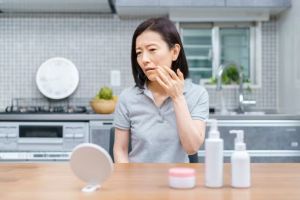 11 Rekomendasi skincare yang cocok untuk kulit sensitif di bawah Rp 200 ribu, bebas alkohol & paraben