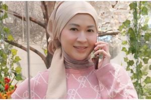 Kulit wajah tampak mulus dan awet muda, ini 5 cara menolak tua ala Okie Agustina