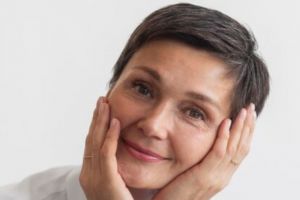 Tak cuma air mawar, ini cara bikin toner untuk kencangkan wajah kendur pakai tambahan 1 jenis buah