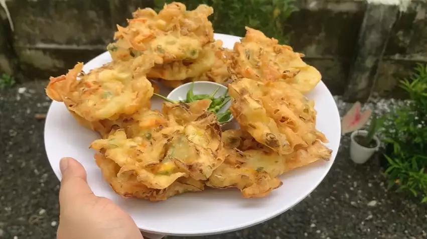 Trik bikin bakwan sayur tebal yang renyah dan tak menyerap banyak minyak, cukup tambah 2 bahan dapur